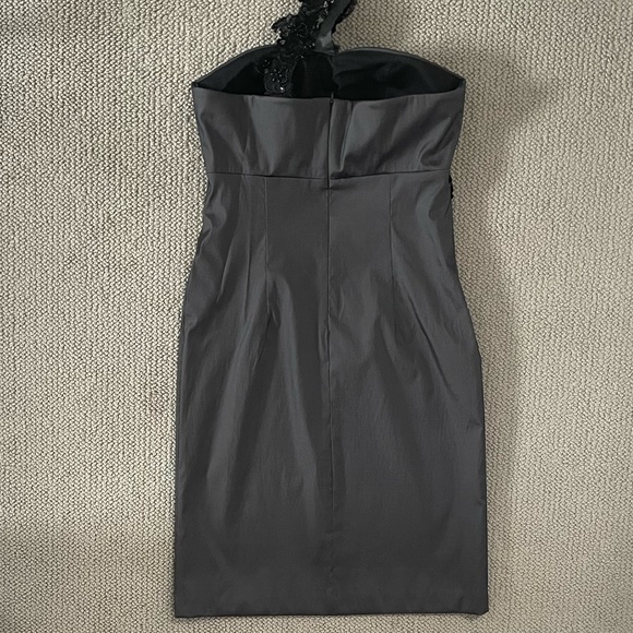 JOSEPH RIBKOFF. BLACK COCKTAIL DRESS. SIZE 6 - Picture 2 of 9